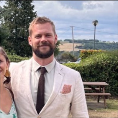 Professional 38 Y/O Main Photo