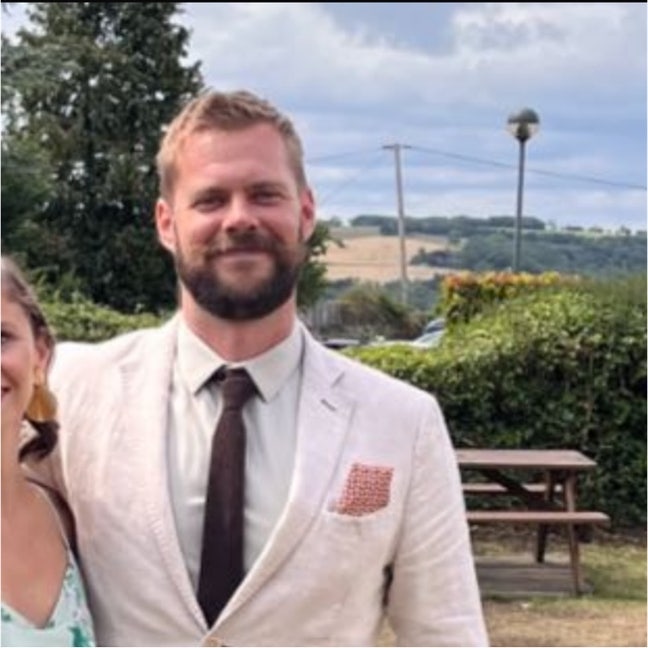 Professional 38 Y/O Main Photo