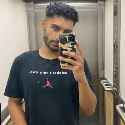Professional Male seeks a double room Main Photo