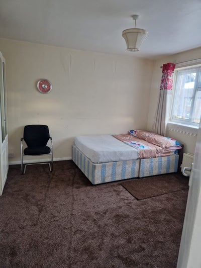 Room for Let in Slough  Main Photo