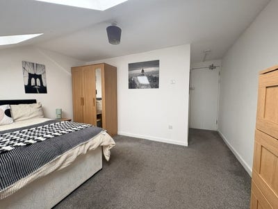 30Y/O+ House Share • No Deposit Option (8Pr) Main Photo
