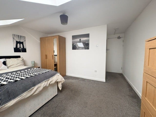 30Y/O+ House Share • No Deposit Option (8Pr) Main Photo