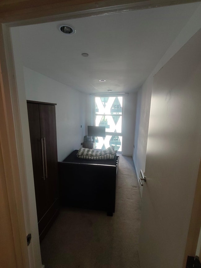 Modern Double Room + Private Bathroom in MediaCity Main Photo