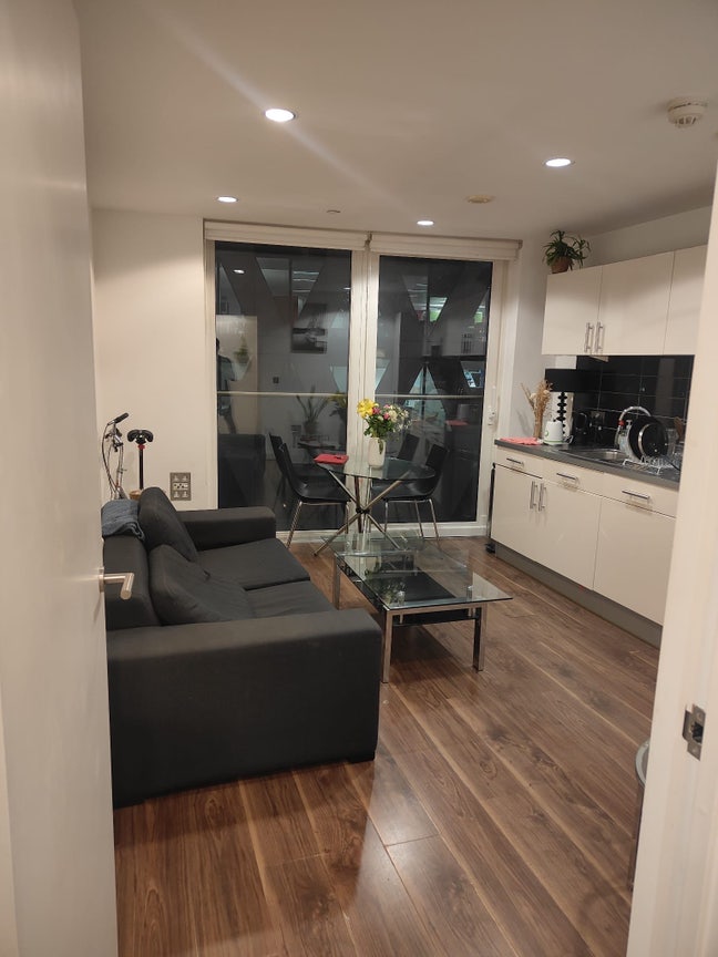 Modern En-Suite Double Bedroom in MediaCity Main Photo
