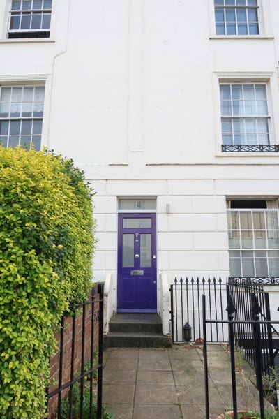 Beautiful 7-Bedroom Student House in The Polygon Main Photo