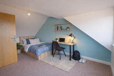 Loft Room Available in Student Property 26/27 Main Photo
