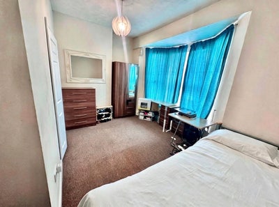 A spacious ensuite double room in Abington Main Photo