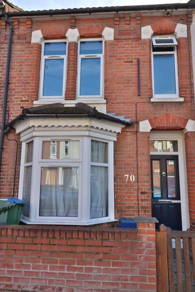 Beautiful 4-Bedroom Student House in The Polygon Main Photo