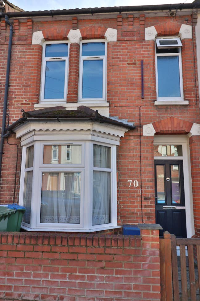 Beautiful 4-Bedroom Student House in The Polygon Main Photo