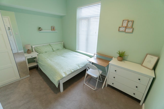 Stunning Spacious Ensuite Double! Main Photo