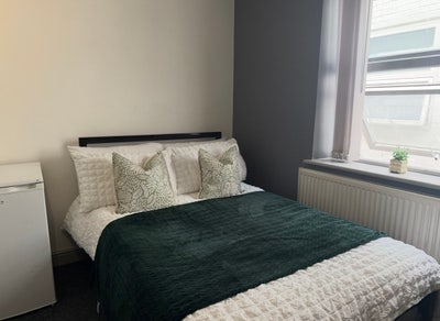 2 mins to 🚆No Deposit Option 📞View today  Main Photo