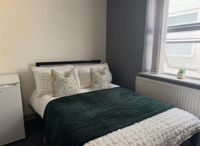 2 mins to 🚆No Deposit Option 📞View today  Main Photo