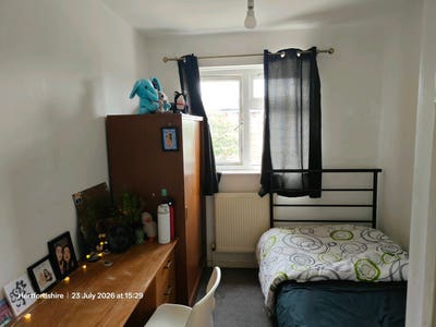 💫 Bright & Fully Furnished Room  Main Photo