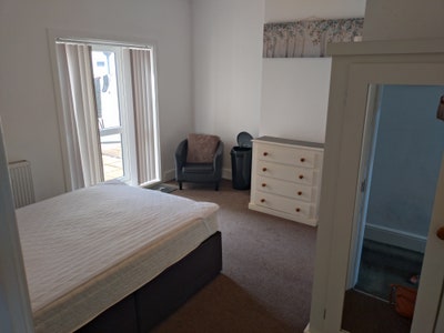 Ensuite-Quiet House-Own Entrance -Low Deposit Main Photo