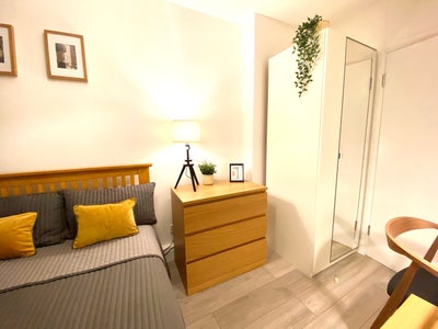 REDUCED rent, Cleaning service twice a week  Main Photo