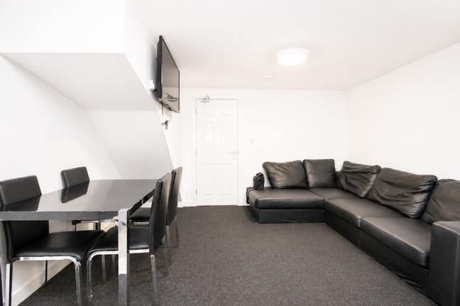 1 Double Room For A Great Price In L6! Main Photo