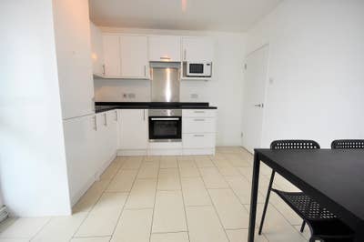 Spacious 3 Bedroom Flat in Euston Main Photo
