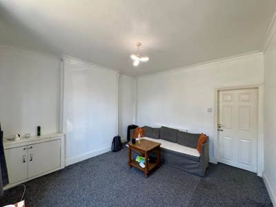 Large Double Room with Private Entrance Burnley Main Photo