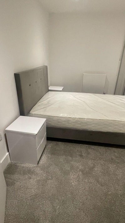 Ensuite modern double room in high spec apartment  Main Photo