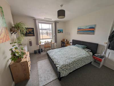 Double room in large 3 bed maisonette  Main Photo