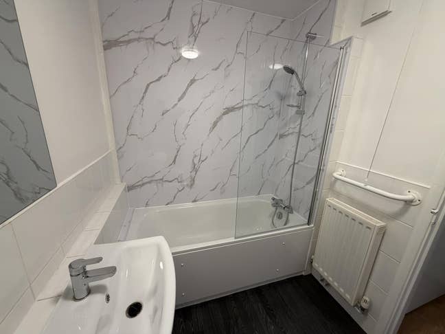 Room to rent in Caterham on the hill Main Photo