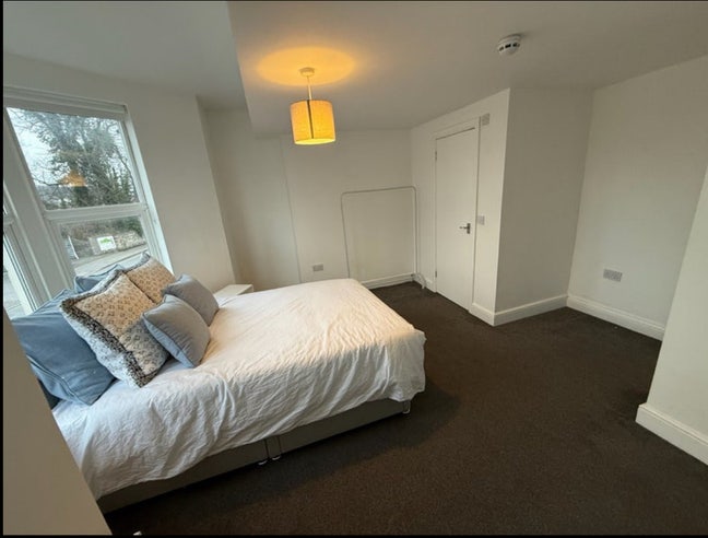 Couple En-suite Double Room Available August Main Photo