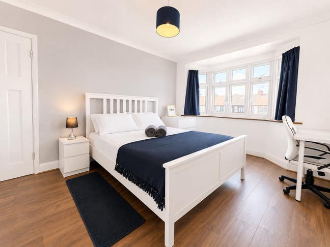 Gorgeous Doubles in Amazing House in Wimbledon! Main Photo