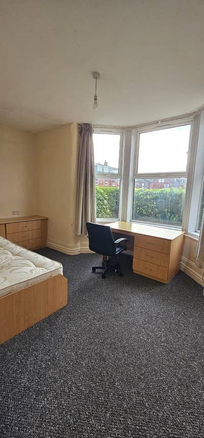 Student housesshare inc bills large doubles Main Photo