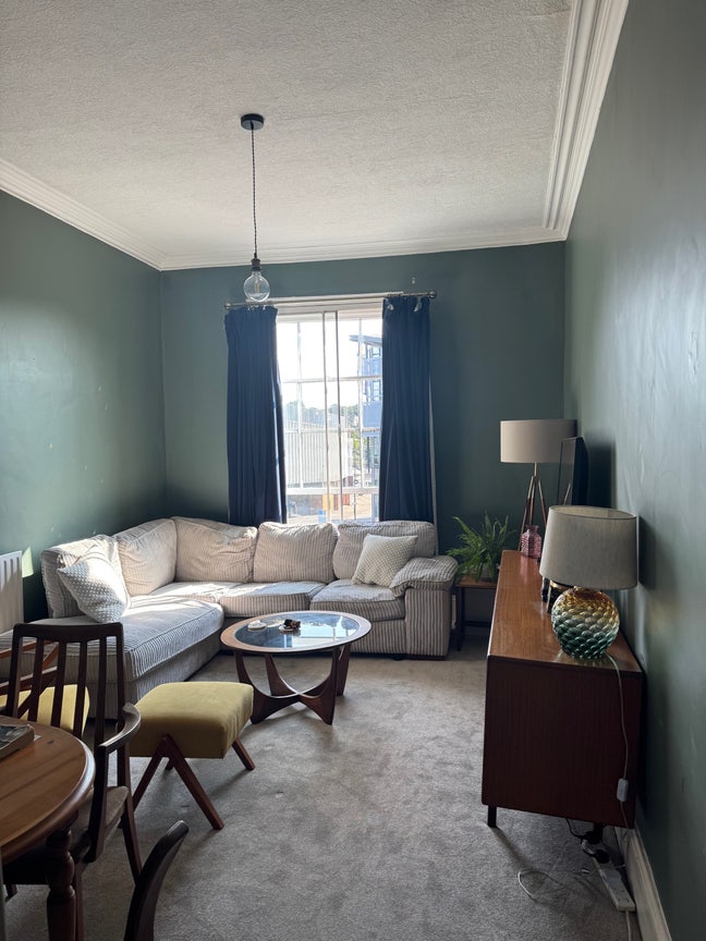 Great 2 BED FLAT The Triangle Town Centre  Main Photo