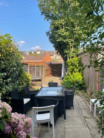 3 Bedroom home, very close to Wimbledon Station! Main Photo