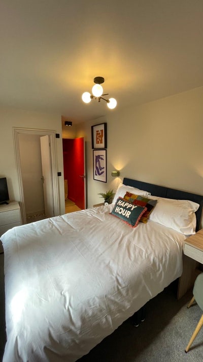 Last En-suite Available! 🚿 Main Photo