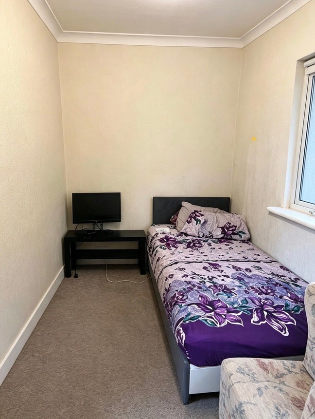Furnished Single Room to Rent Main Photo