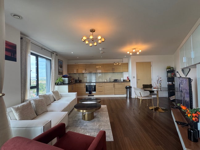 Short term room with private WC  in a luxury flat  Main Photo
