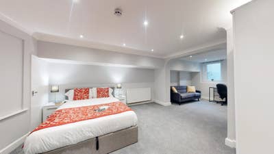 All Bills Included Professional 5 Bedroom House W6 Main Photo
