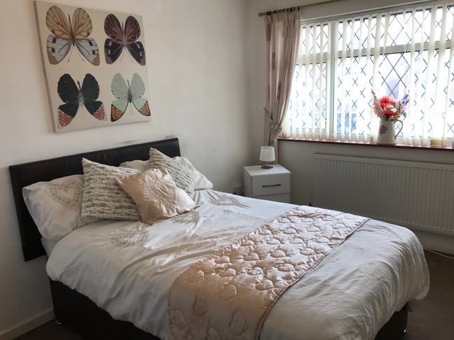 Spacious Double Room Available! (WV4). Main Photo
