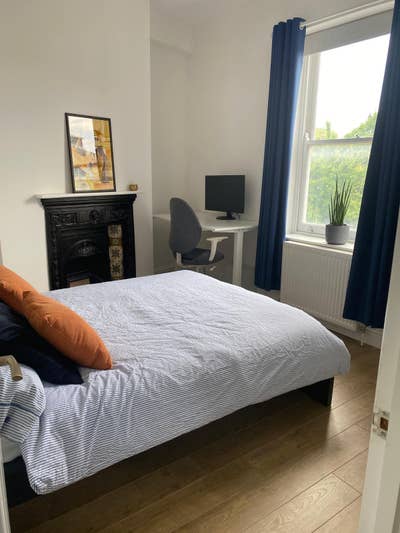King size bedroom in bright, spacious 2 bed flat Main Photo