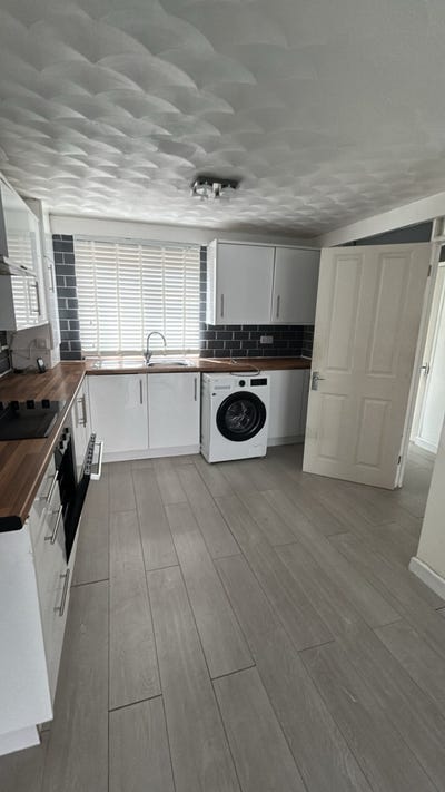 Spacious 3-Bedroom Home – Walk to Hainault Station Main Photo
