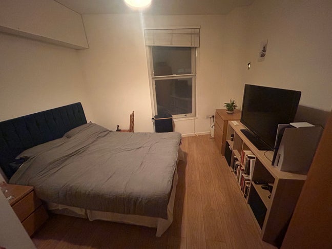 Spacious Double Room Available in Brixton- SW9 8EP Main Photo