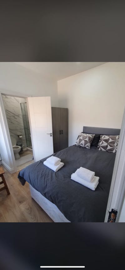  Brand  New  Studios. En-suite. 2 Room gone Main Photo