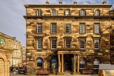 Two-Bedroom Apartment Available on Royal Mile Main Photo