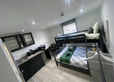 🛏️ ✨ Studio Flat to Let in Fulham Main Photo