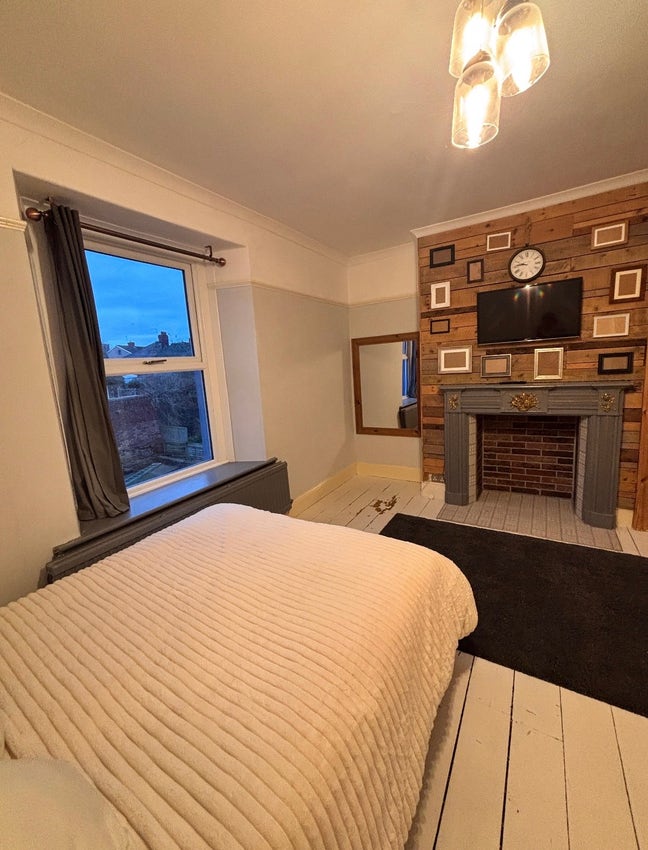 Double room close to City Centre Bills included Main Photo
