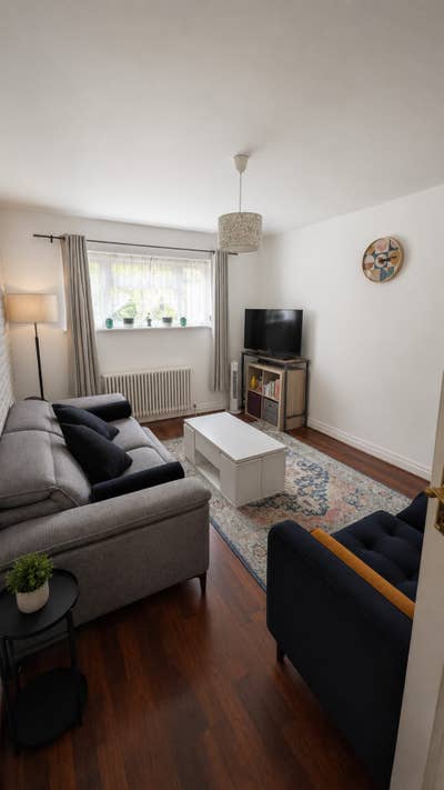 Spacious Ground Floor Flat with Private Garden  Main Photo