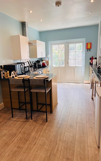 A Properly Sized Room at a Sensible Price Main Photo