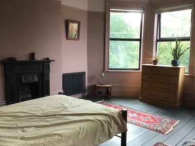 Beautiful spacious double room  in house. Main Photo