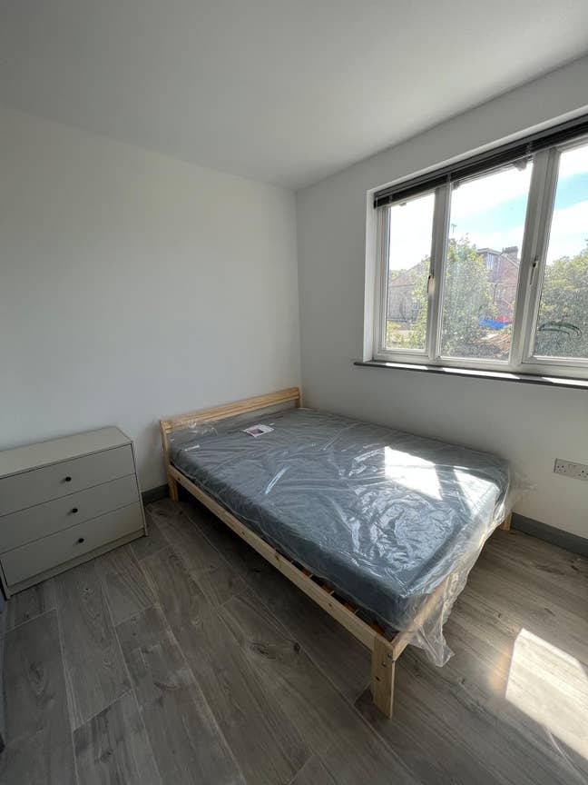 Studio Flat in Buckinghamshire, HP9 2PD Main Photo
