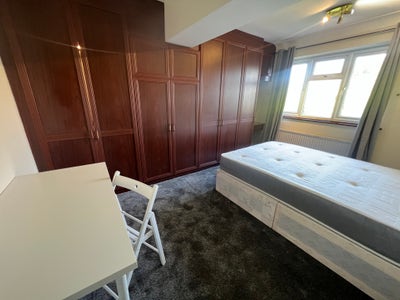 🏡 Huge Single room 10 min to Jubilee line  Main Photo