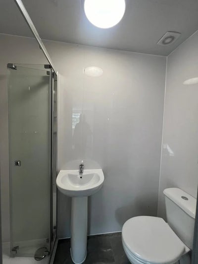 Studio Flat in Leicestershire, Hinckley LE100DH Main Photo