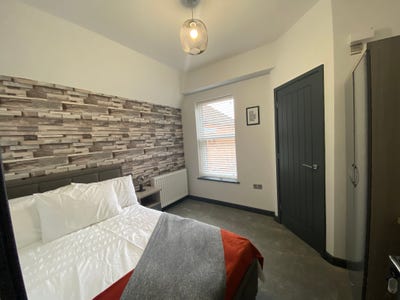 Room Close to Burton Town Centre & Centrum 100 Main Photo