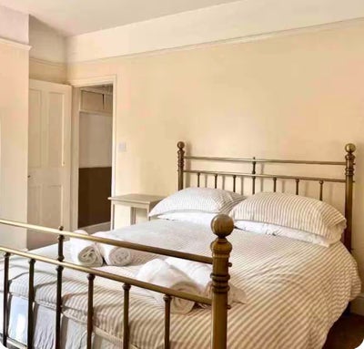    Luxury Ensuite – 30 Secs to High Street ⭐ Main Photo